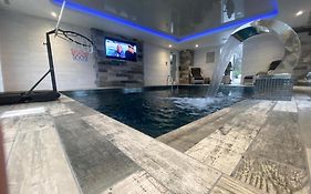 Luxury Cheshire House With Indoor Pool, Cinema & Hot Tub